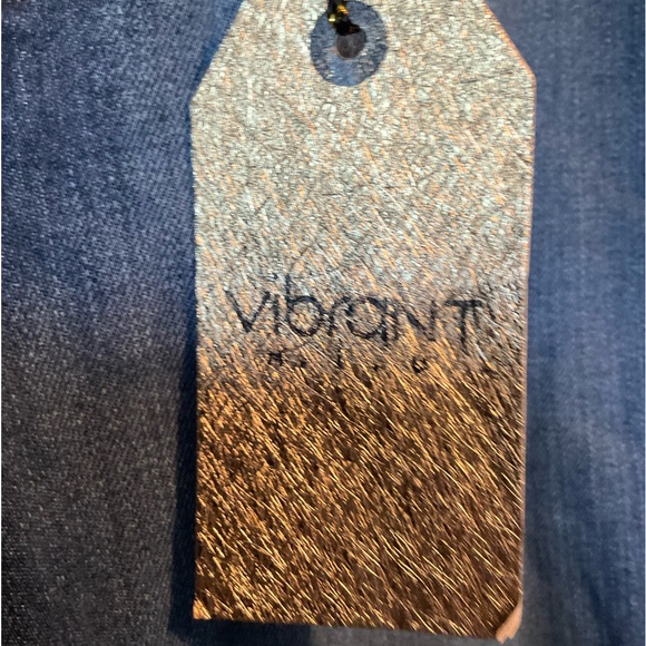 Vibrant M.I.U. Size 9 jeans w/stretch and frayed bottoms - Picture 5 of 6